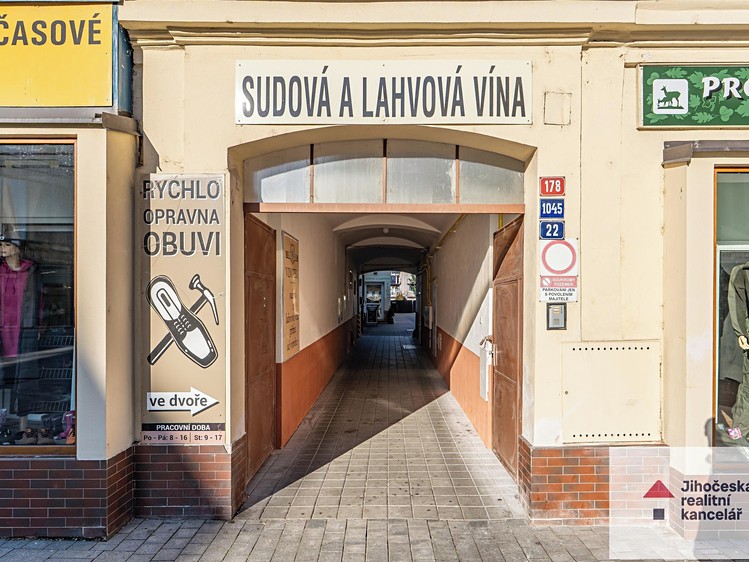 Prodej komerční nemovitosti 400 m² - foto 4