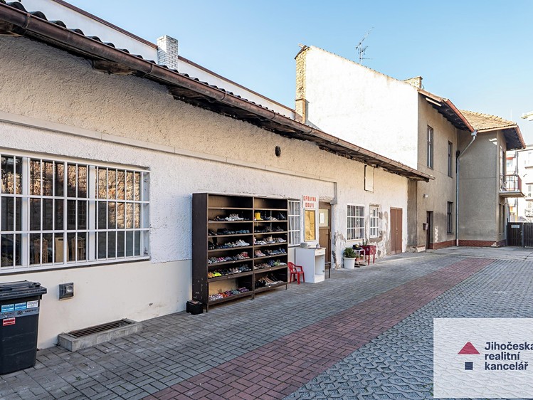 Prodej komerční nemovitosti 400 m² - foto 7