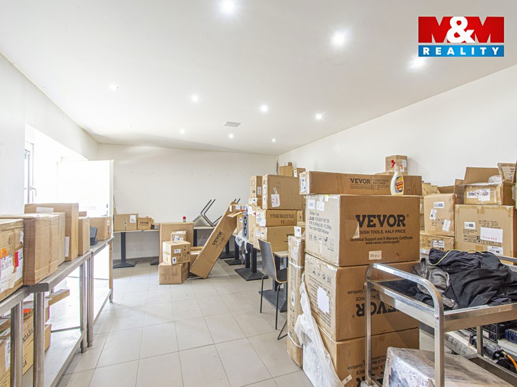 Prodej obchodního prostoru 140 m² - foto 2