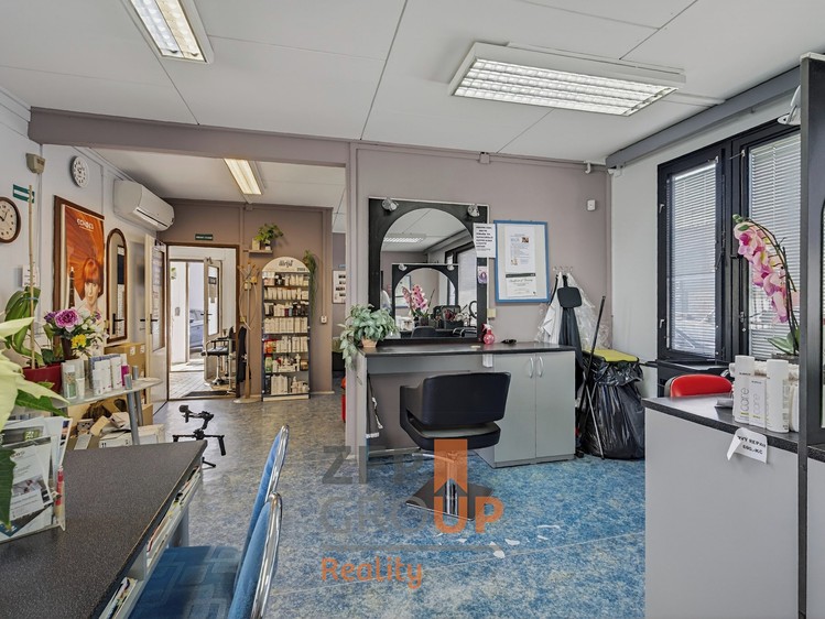 Prodej obchodního prostoru 104 m² - foto 1