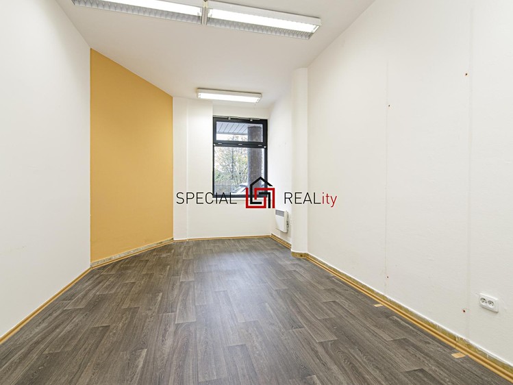 Prodej kanceláře 61 m² - foto 1
