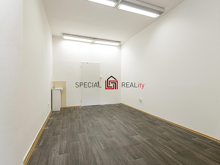 Prodej kanceláře 61 m² - foto 2