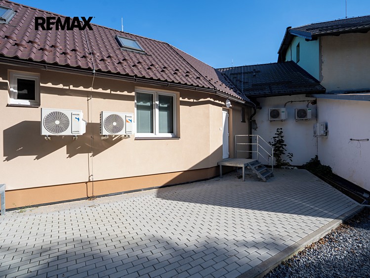 Prodej obchodního prostoru 1 076 m² - foto 6