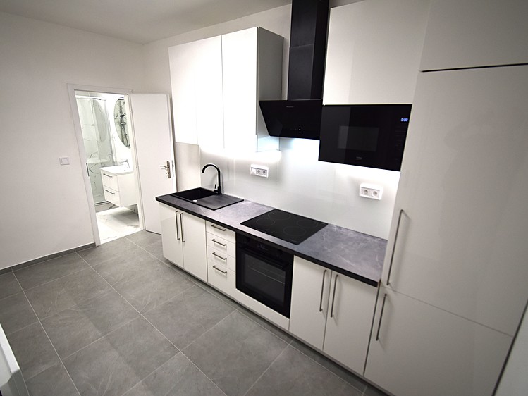 Prodej kanceláře 47 m² - foto 1