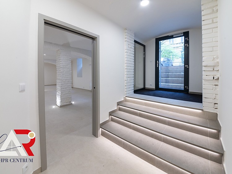 Prodej komerční nemovitosti 233 m² - foto 2