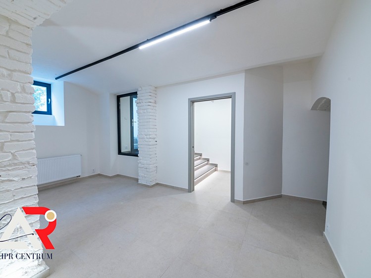 Prodej komerční nemovitosti 233 m² - foto 3
