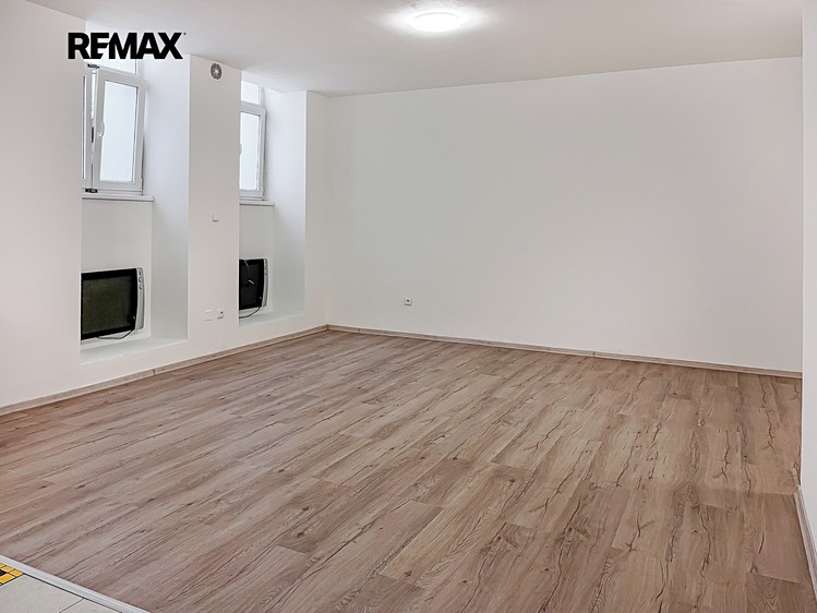 Prodej komerční nemovitosti 37 m² - foto 2