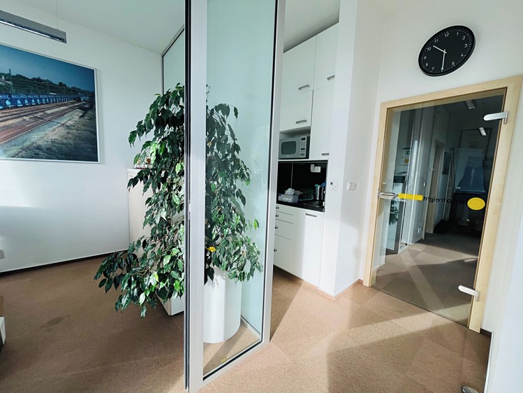 Prodej kanceláře 77 m² - foto 4