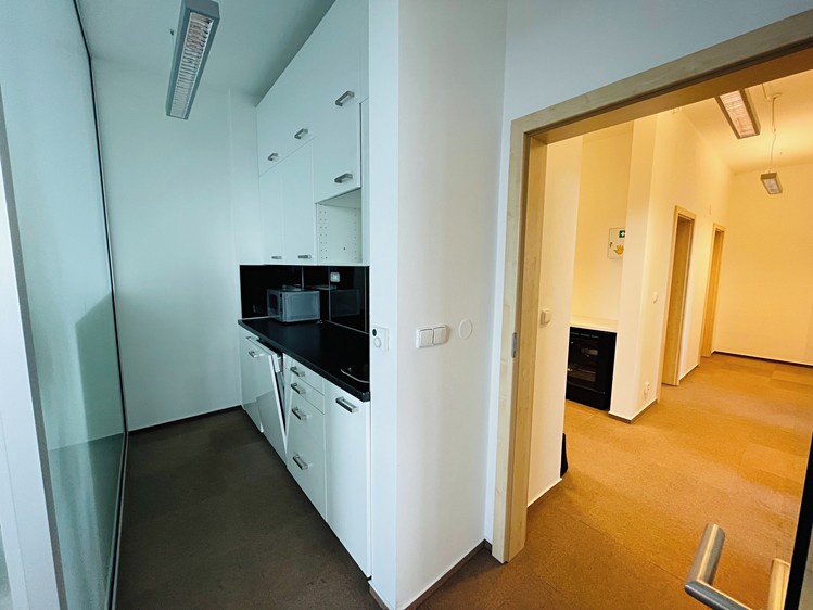 Prodej kanceláře 77 m² - foto 5
