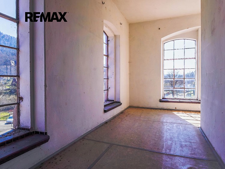 Prodej výrobní haly, prostoru 3 996 m² - foto 1