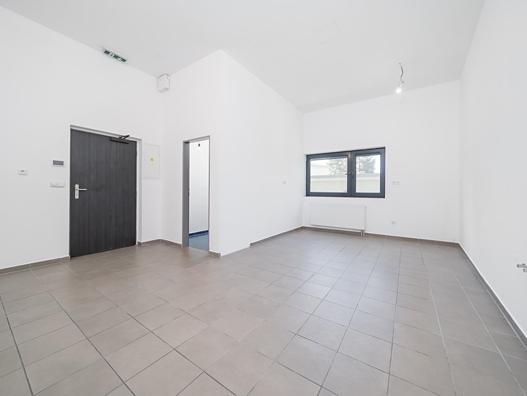 Prodej obchodního prostoru 73 m² - foto 4