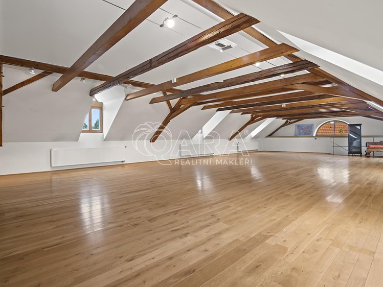 Prodej komerční nemovitosti 470 m² - foto 2