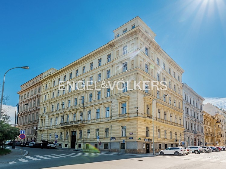Pronájem kanceláře 155 m² - foto 1