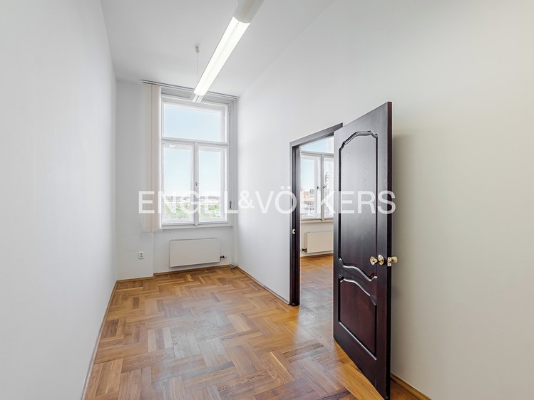Pronájem kanceláře 155 m² - foto 7