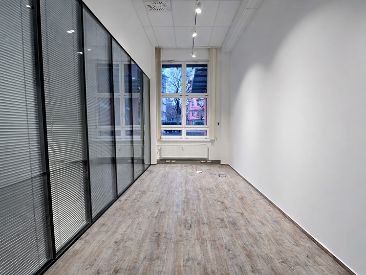 Pronájem kanceláře 215 m² - foto 5