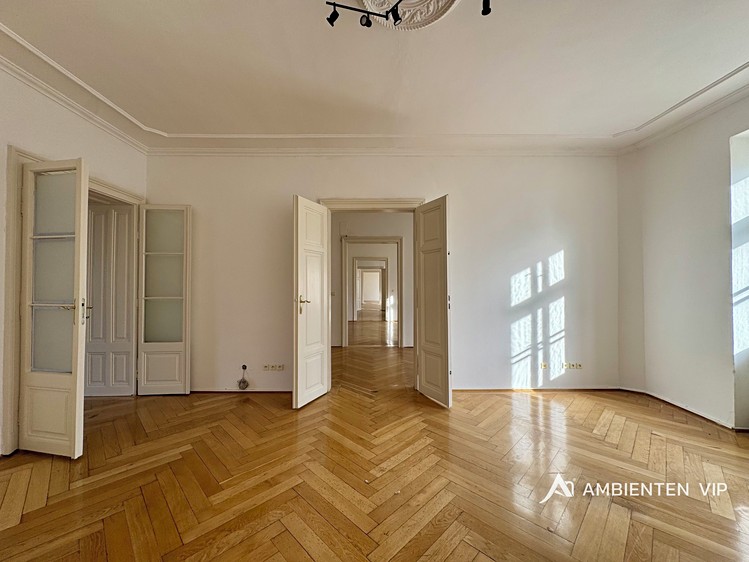Pronájem kanceláře 316 m² - foto 1