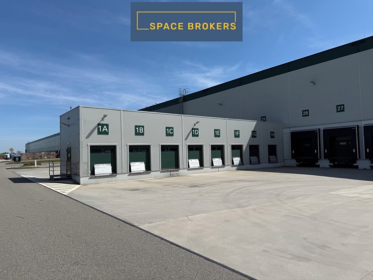 Pronájem skladového prostoru 2 421 m² - foto 1