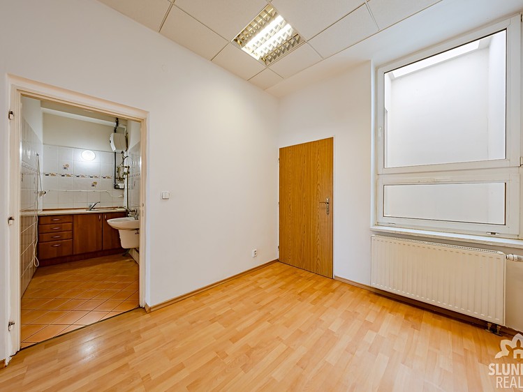 Pronájem obchodního prostoru 72 m² - foto 8