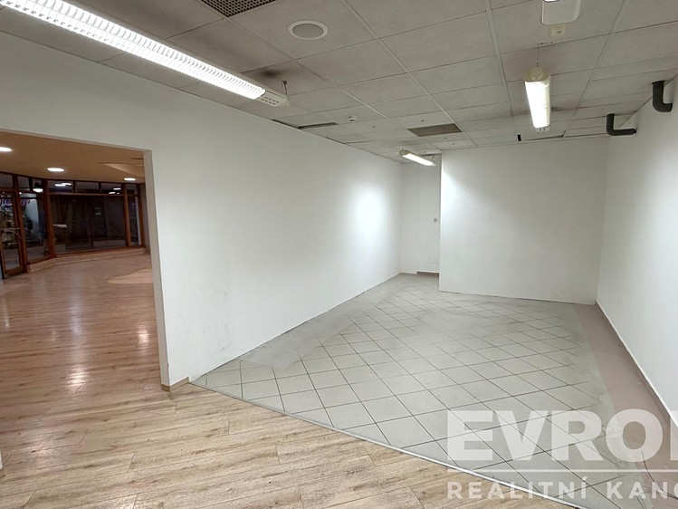 Pronájem obchodního prostoru 132 m² - foto 5