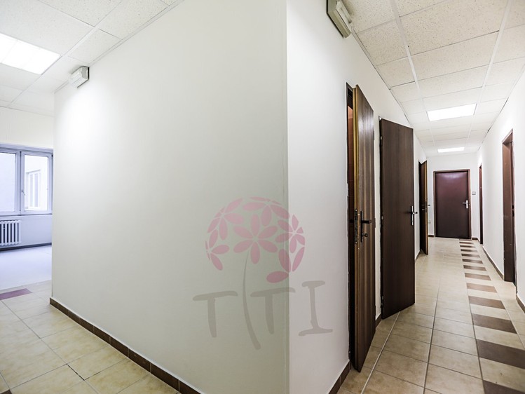 Pronájem kanceláře 154 m² - foto 4