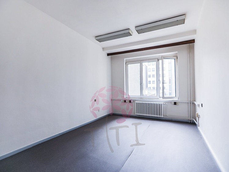Pronájem kanceláře 70 m² - foto 3
