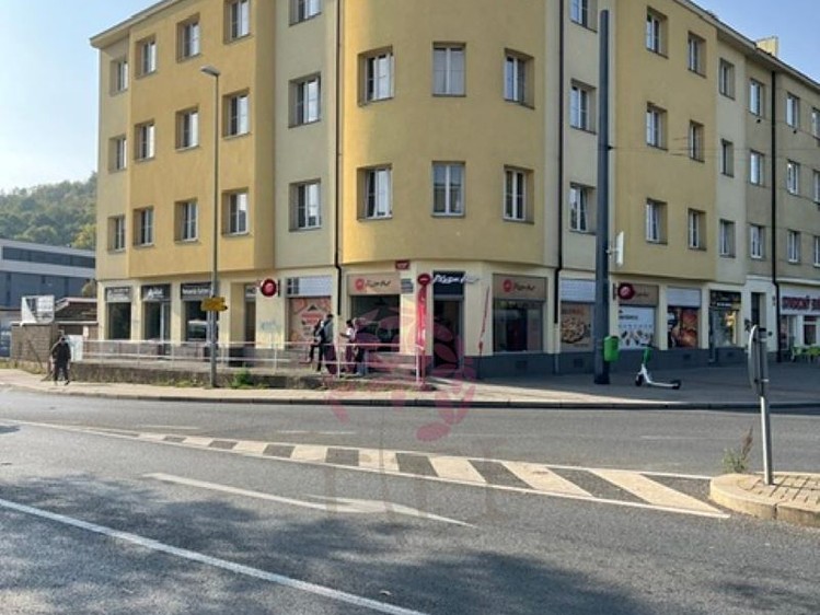 Pronájem kanceláře 330 m² - foto 4