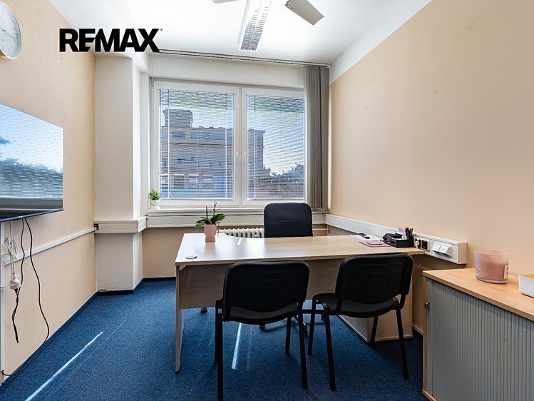 Pronájem kanceláře 350 m² - foto 6