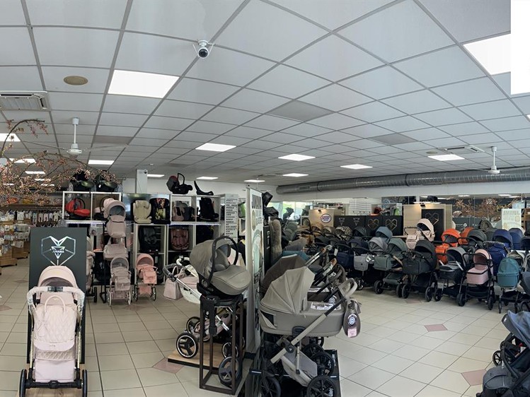 Pronájem obchodního prostoru 456 m² - foto 1