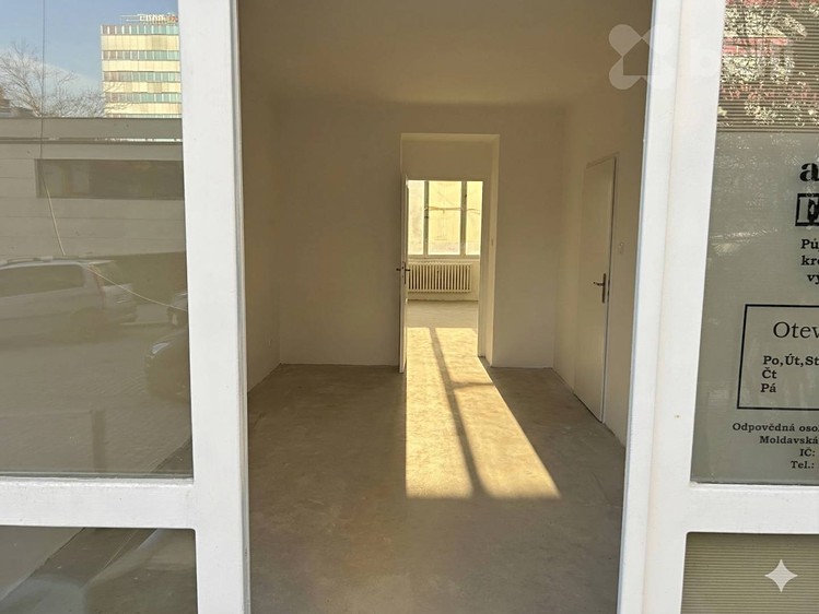 Pronájem obchodního prostoru 92 m² - foto 2