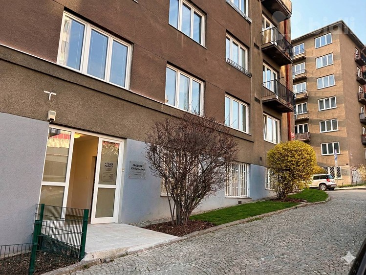 Pronájem obchodního prostoru 92 m² - foto 1