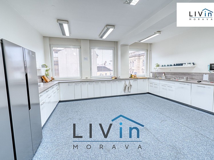 Pronájem kanceláře 68 m² - foto 8
