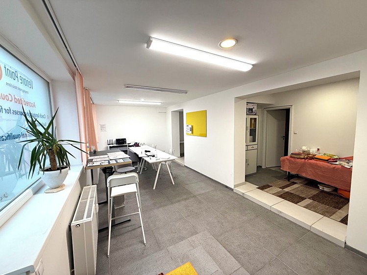 Pronájem obchodního prostoru 56 m² - foto 8