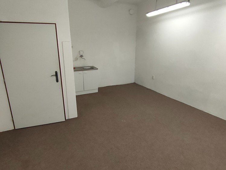 Pronájem kanceláře 66 m² - foto 3