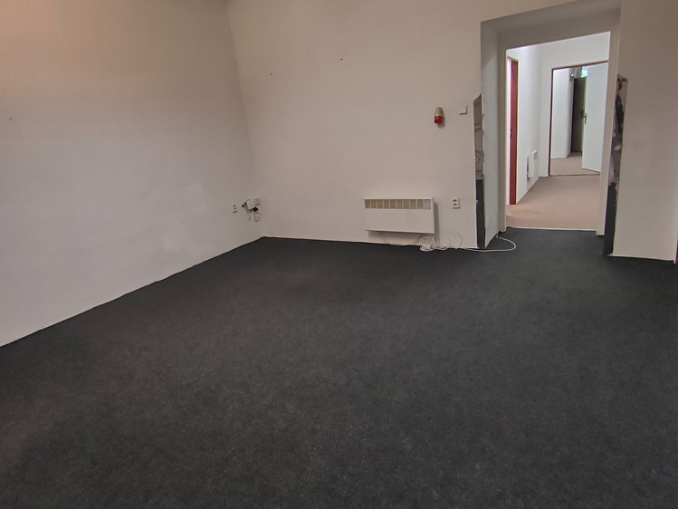Pronájem kanceláře 66 m² - foto 5