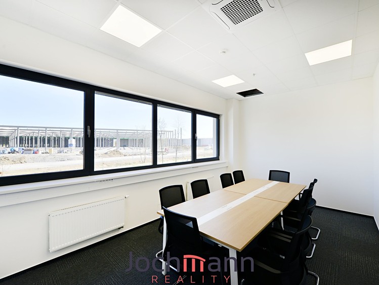 Pronájem kanceláře 105 m² - foto 2