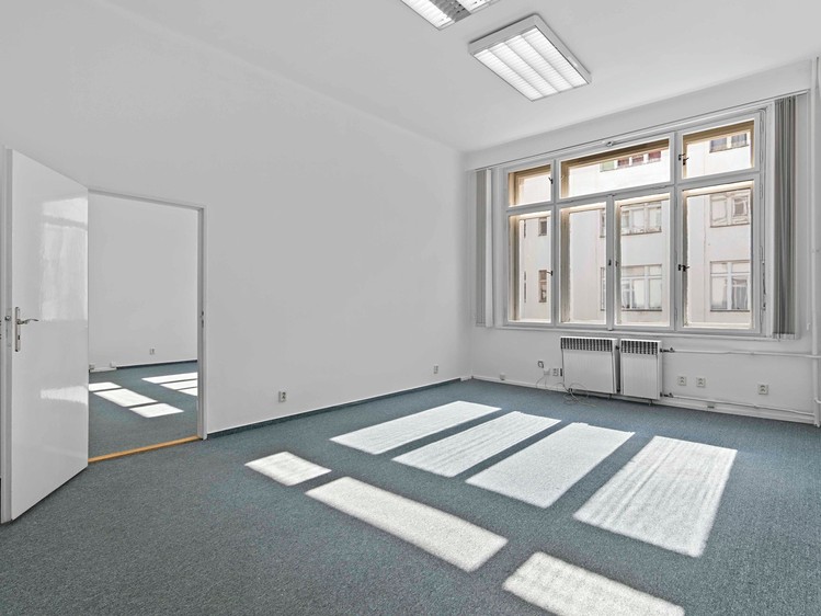 Pronájem kanceláře 56 m² - foto 4