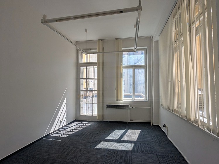 Pronájem kanceláře 17 m² - foto 2