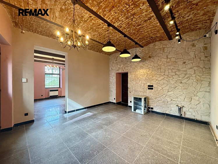 Pronájem obchodního prostoru 42 m² - foto 1