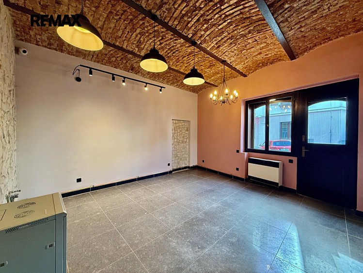 Pronájem obchodního prostoru 42 m² - foto 2