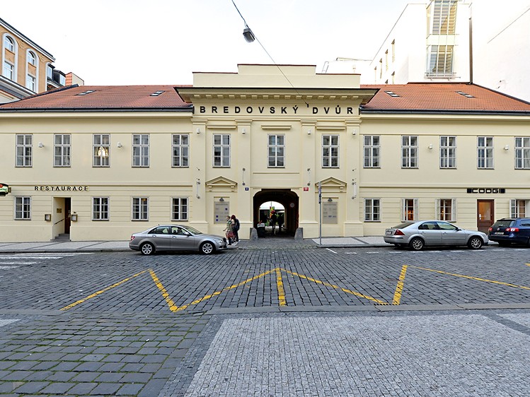 Pronájem kanceláře 300 m² - foto 2