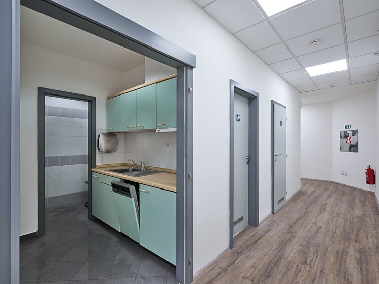 Pronájem kanceláře 161 m² - foto 2
