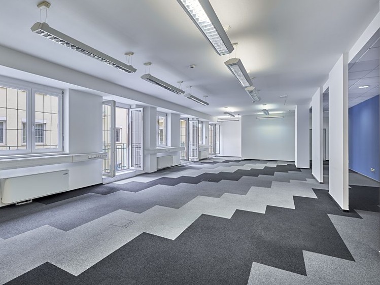 Pronájem kanceláře 246 m² - foto 1