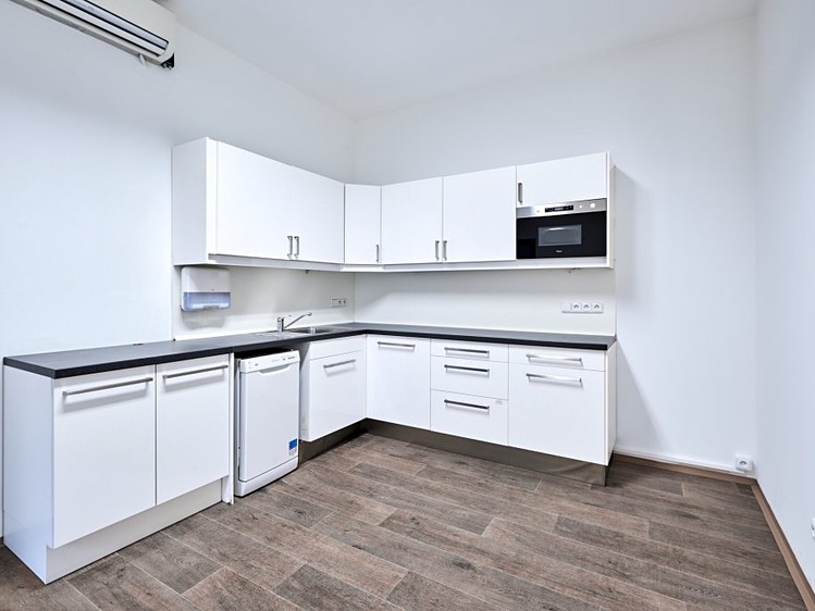 Pronájem kanceláře 246 m² - foto 6