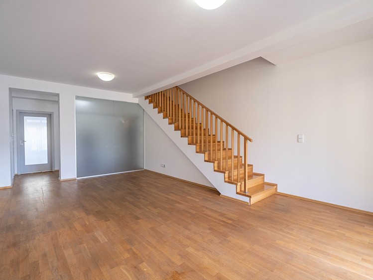 Pronájem kanceláře 168 m² - foto 1