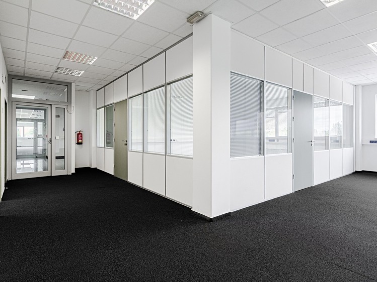 Pronájem kanceláře 225 m² - foto 1