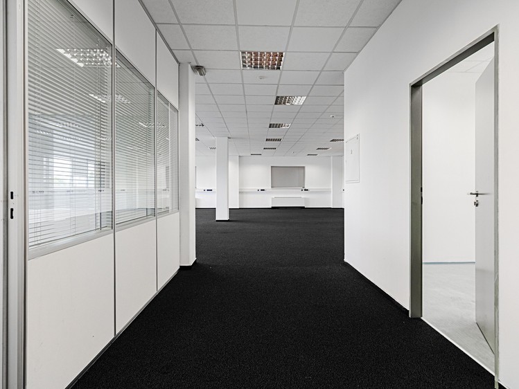 Pronájem kanceláře 225 m² - foto 2