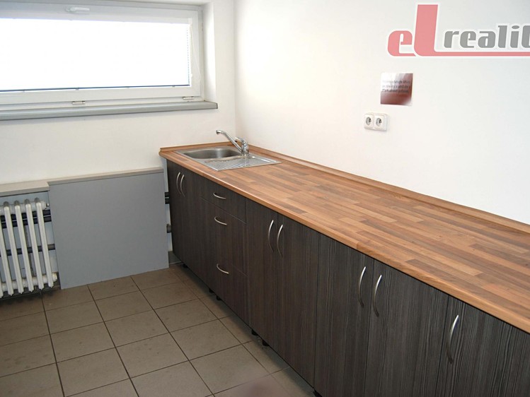 Pronájem kanceláře 45 m² - foto 5