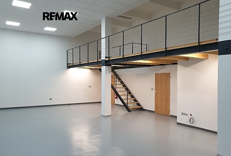 Pronájem kanceláře 111 m² - foto 1