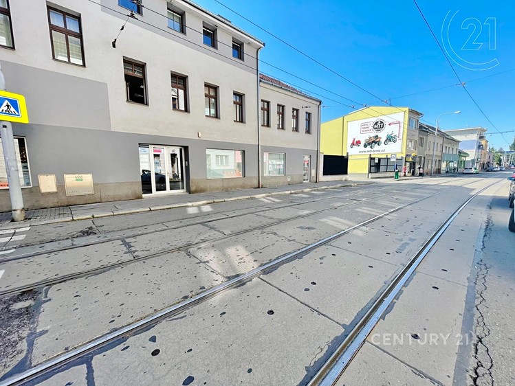 Pronájem kanceláře 144 m² - foto 1