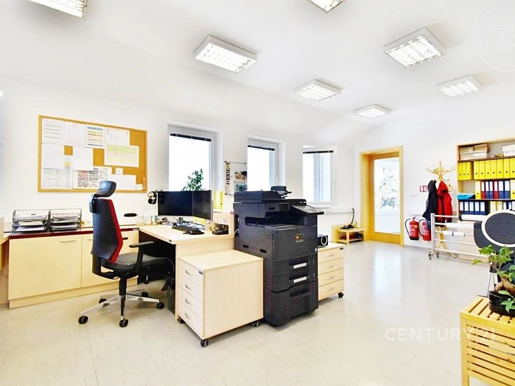 Pronájem kanceláře 144 m² - foto 2